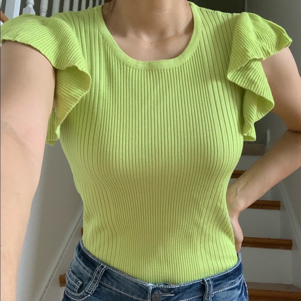 💚 The Limited Cut-Out Green Top 💚